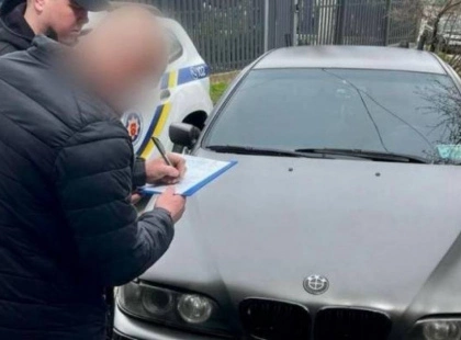Водій BMW у Білій Церкві гучно слухав російську музику