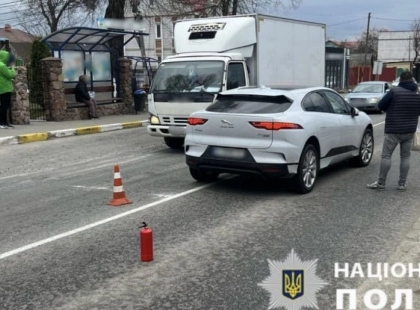 ДТП у Святопетрівському: водій Jaguar збив пішохода на червоне світло