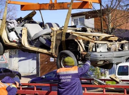 У Києві прибрали 14 покинутих авто на Оболоні за один день