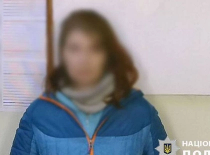 Підпалила двері, побила слідчого: скандал у київській багатоповерхівці