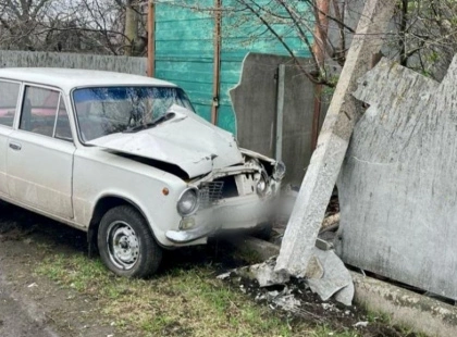 На Київщині юнак викрав “Жигулі” і розбив його об електроопору