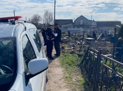 ДТП у Княжичах: автомобіль влетів на кладовище, пошкоджено понад десять могил