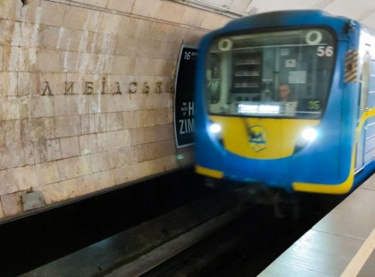 Ранковий хаос у Києві в метро через повітряну тривогу