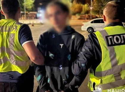 Зухвале пограбування біля метро в Києві: грабіжника вже покарали