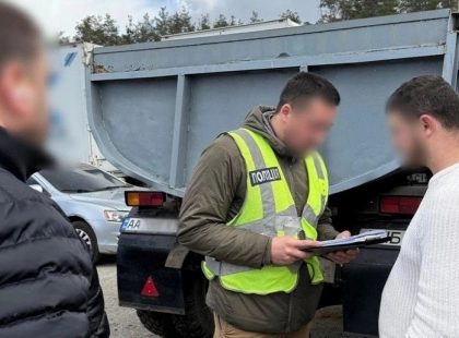 Інструктор автошколи в Києві продавав водійські права за хабар