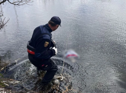 Тіло жінки виявили в озері Києва: поліція розслідує обставини