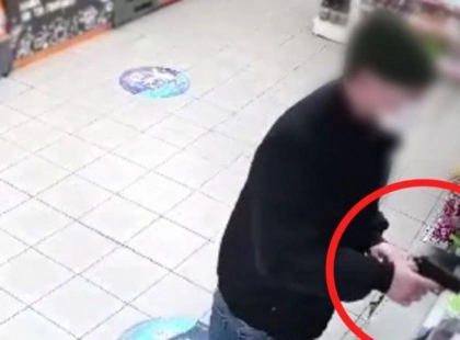 У Києві засудили іноземця за розбійний напад на Андріївському узвозі