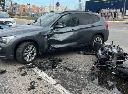 ДТП на Київщині: BMW збив мотоцикліста на головній дорозі
