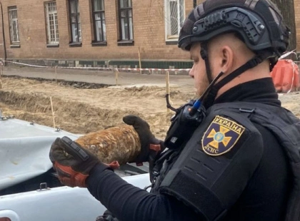 У Києві знайшли артснаряд під час ремонту дороги
