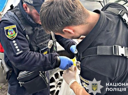Били, принижували та знімали на відео: на Київщині підліток став жертвою трьох дорослих