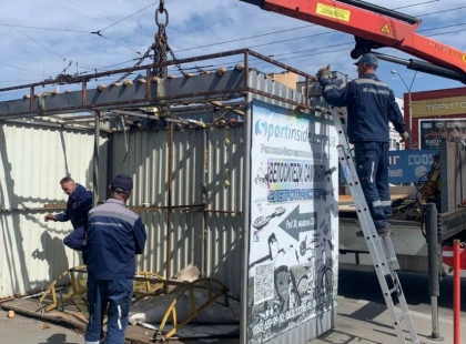 На книжковому ринку "Почайна" в Києві прибрали понад 220 м² МАФів