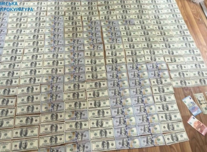 У Києві посадовиця вимагала хабар у пораненого військового за підтвердження інвалідності