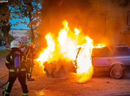 У Білій Церкві згорів легковик: авто палало просто на вулиці