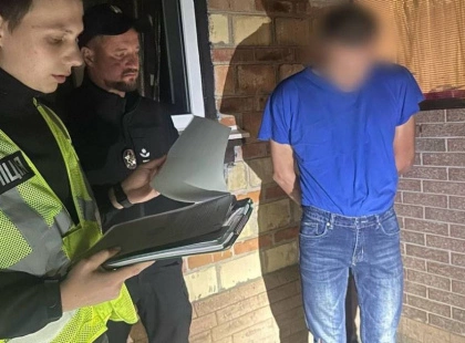 6-річна дівчинка втекла від викрадача прямо з авто
