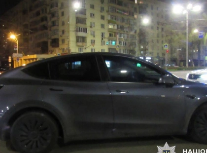 У Києві п’яний водій Tesla намагався відкупитись від поліції: подробиці