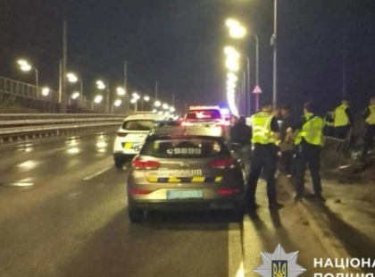 Серйозна ДТП на Дарницькому мосту: тяжкі травми у 18-річного водія та пасажира