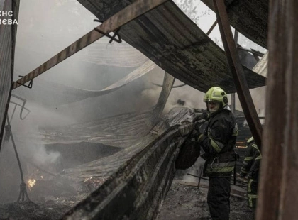 У Гідропарку в Києві сталася масштабна пожежа: ДСНС оперативно ліквідувала загоряння