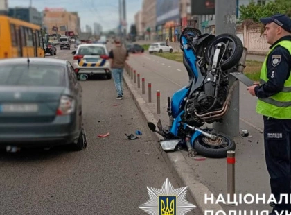 ДТП з мотоциклістом у Києві: що сталося на проспекті Бандери