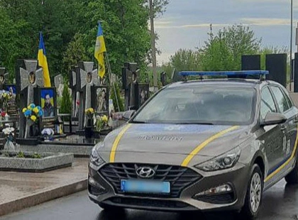 У Києві затримали чоловіка, який крав речі з могил військових