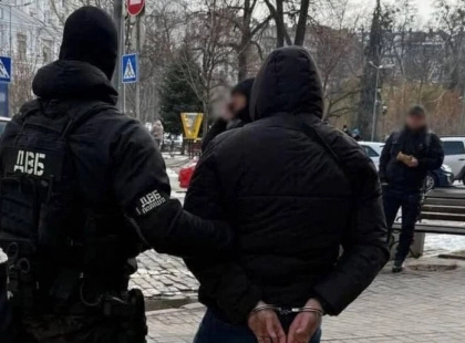 Торгував правом на проживання: у Києві судитимуть посадовця міграційної служби за хабар