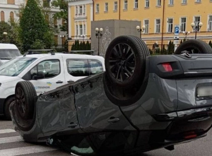 ДТП на бульварі Шевченка в Києві: перевернуте авто і транспортний колапс