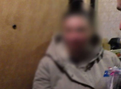 Метадон на Троєщині: у Києві судитимуть жінку, яку затримали з десятками пакунків наркотиків