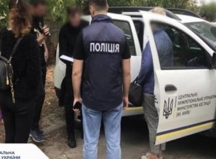 У Києві викрито держвиконавця та спільників за махінації з провадженням