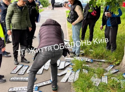 Вандал позривав номери з 60 авто в Києві — мешканці шоковані