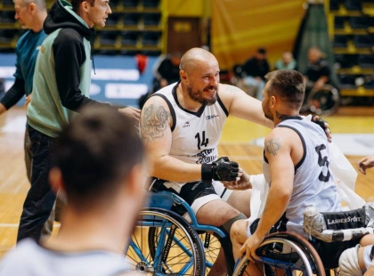 Спорт, що повертає до життя: у Києві пройшли змагання ветеранів на візках