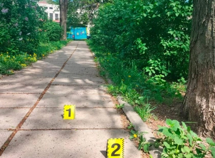 У Києві рецидивіст серед білого дня пограбував пенсіонерку: деталі справи
