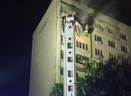 Вночі спалахнув балкон у Києві: рятувальники ледве встигли