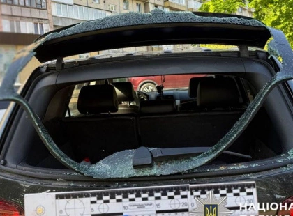 Обчистив щонайменше п’ять автівок: у Києві затримали нічного грабіжника