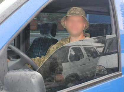 Київська митниця передала ЗСУ 10 автівок для оборони