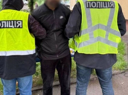 Граната за 5000 гривень: у Києві іноземці тероризували перехожого