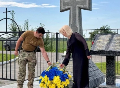В Чабанах вшанували пам'ять героїв- встановлено новий меморіальний хрест