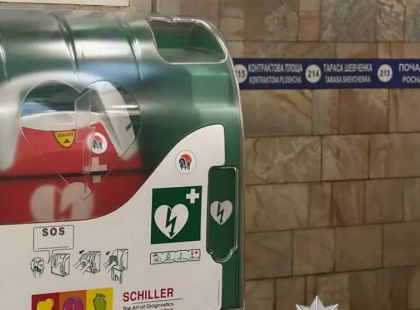 Чоловік намагався вкрасти дефібрилятор на станції метро «Оболонь»