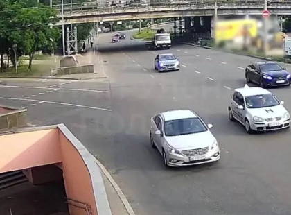 Водій заїхав у підземний перехід на Либідській – відео ДТП