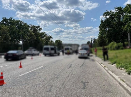 Четверо дітей постраждали у ДТП з бусами та вантажівкою в Києві