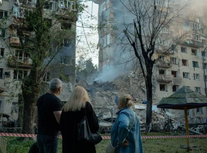 Багато постраждалих, 14 загиблих і повністю знищений будинок: що відомо про нічну масовану атаку рф на Київ