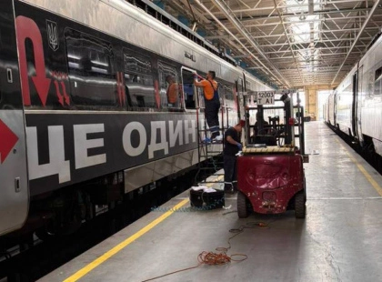 Обстріл не зупинив Інтерсіті+: потяг Київ — Перемишль вирушив попри пошкодження