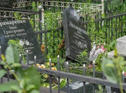 У Бучі вандали понівечили надгробки на цвинтарі