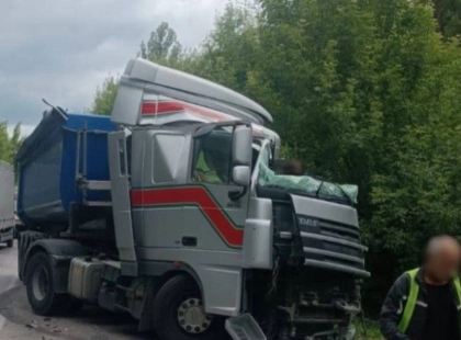 ДТП на Обухівщині: вантажівка зіткнулася з легковиком, є постраждалий