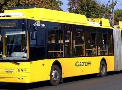 У Києві повернули транспорт після атаки: де вже їздять автобуси і тролейбуси
