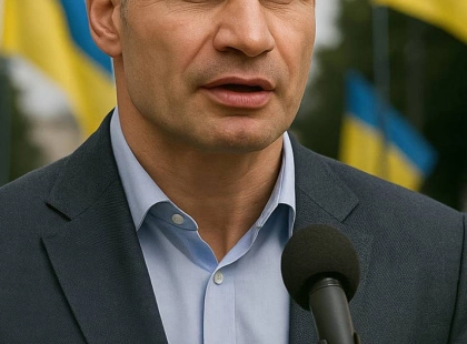 Зі святом Конституції: Кличко заявив, що гідність і свободу не відібрати