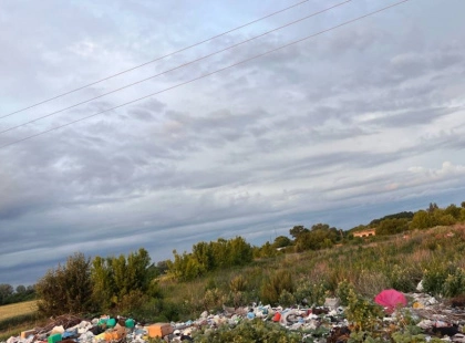 Сільський голова на Київщині відмовляється ліквідувати сміттєзвалище: що далі