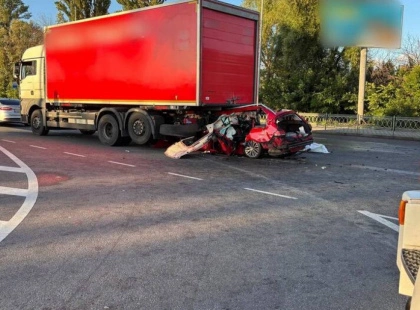 Жахлива ніч на Кільцевій: водій Volkswagen загинув у ДТП з вантажівкою