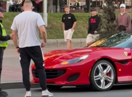 У Києві оштрафували власника Ferrari без переднього номера!