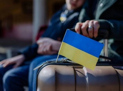Мільйони українців залишаються за кордоном: куди виїхали та хто повертається