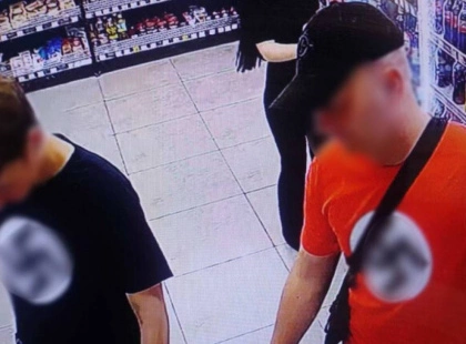 Свастика в центрі Києва: затримали двох іноземців із нацистською символікою