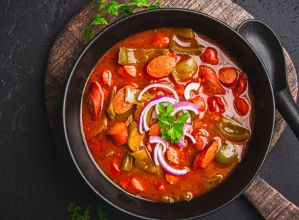 Цей рецепт солянки з ковбасою затьмарить будь-який борщ!